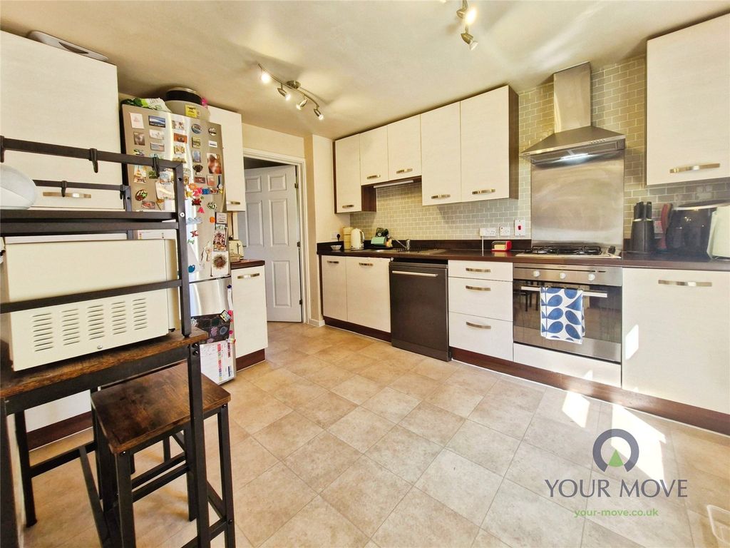 Property photo 3 of 16 Kitchen