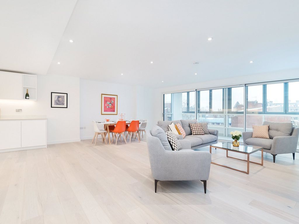 Property photo 1 of 9 Waterloo Road