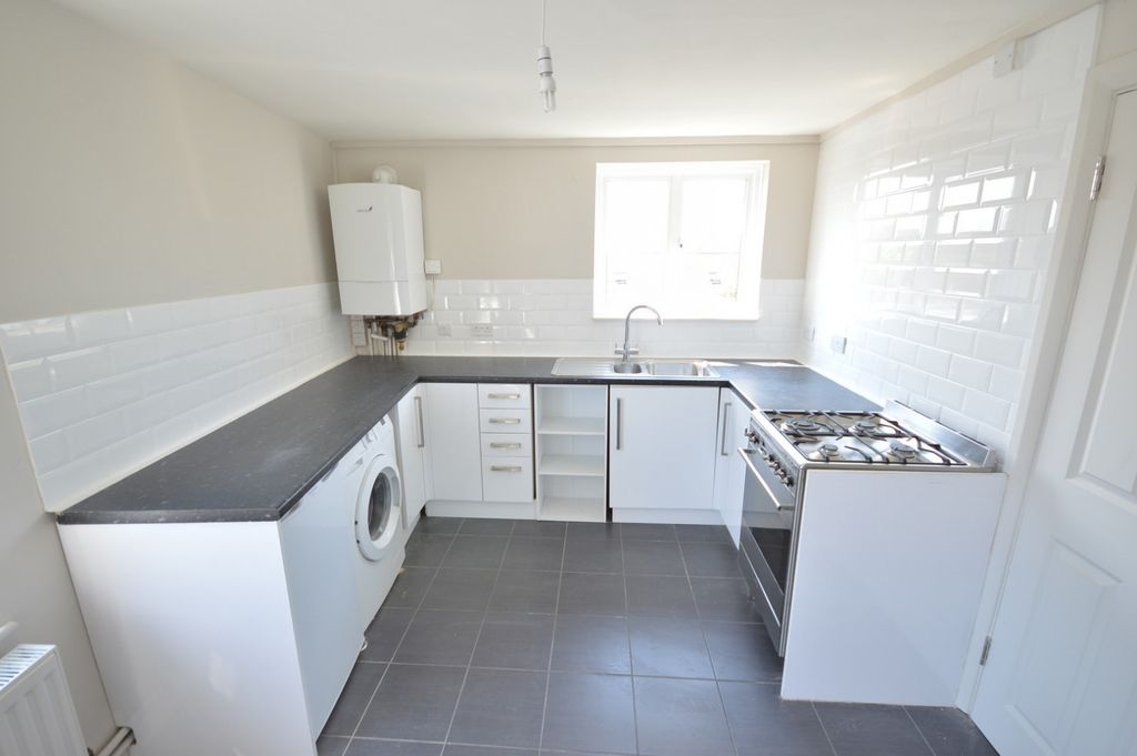 Property photo 2 of 7 Kitchen