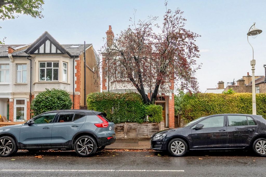 Property photo 1 of 17 2 Dorset Road-1.Jpg