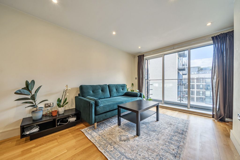 Property photo 1 of 13 1407140-7-697Ca44...