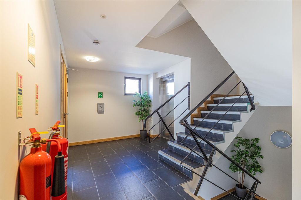 Property photo 2 of 10 St Andrews Place 8 Ff-2.Jpg