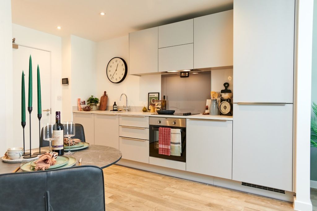 Property photo 2 of 10 Kitchen