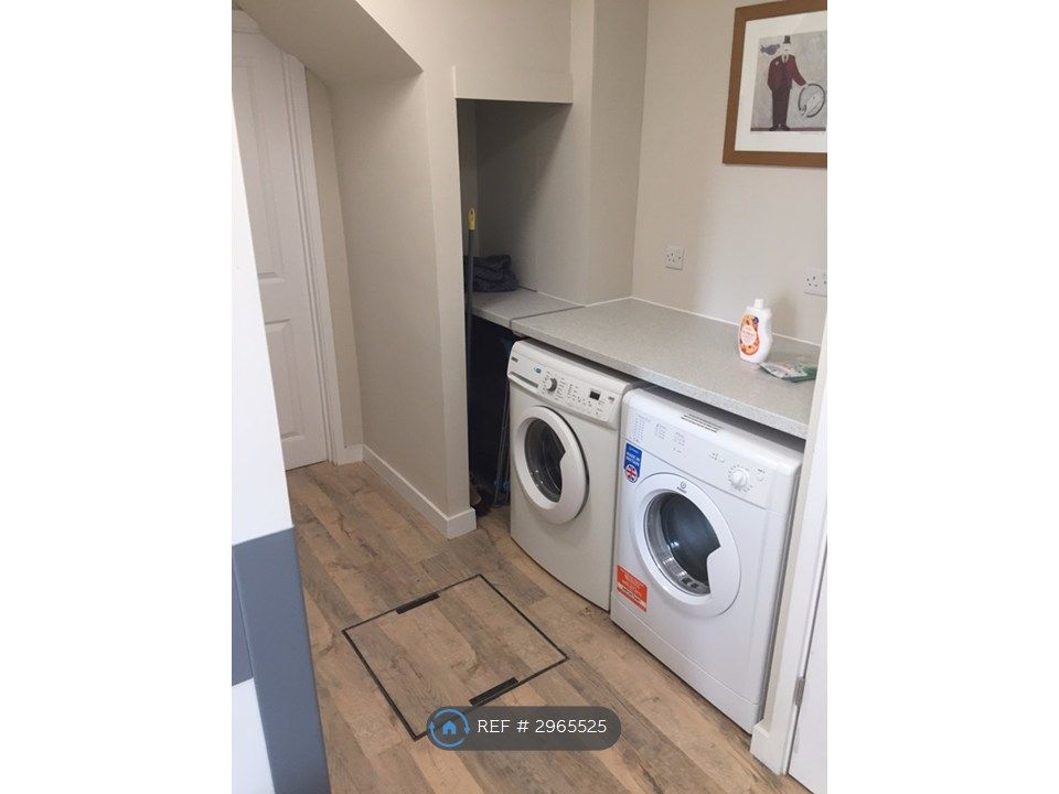 Property photo 3 of 10 Laundry