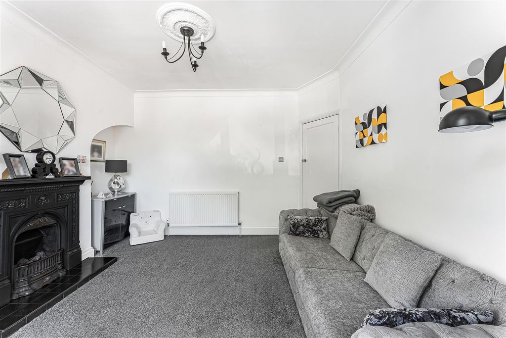 Property photo 3 of 30