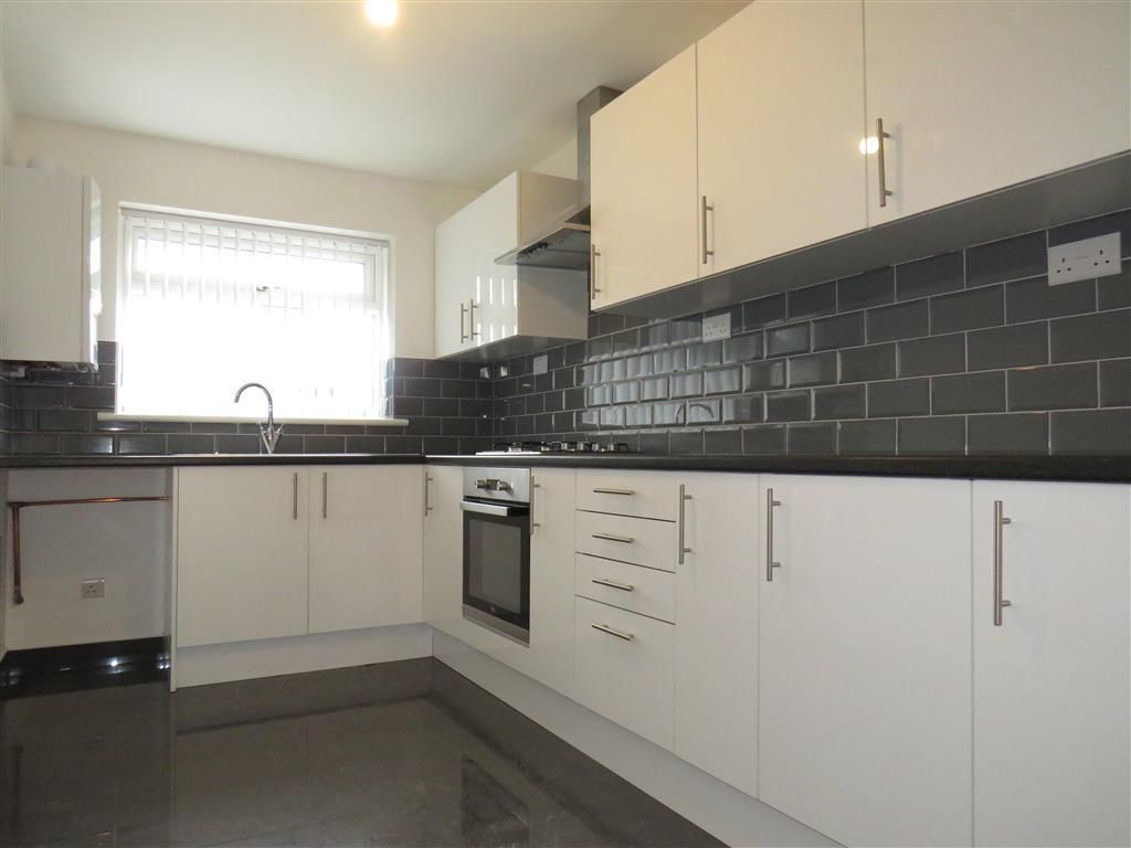 Property photo 1 of 6 Kitchen