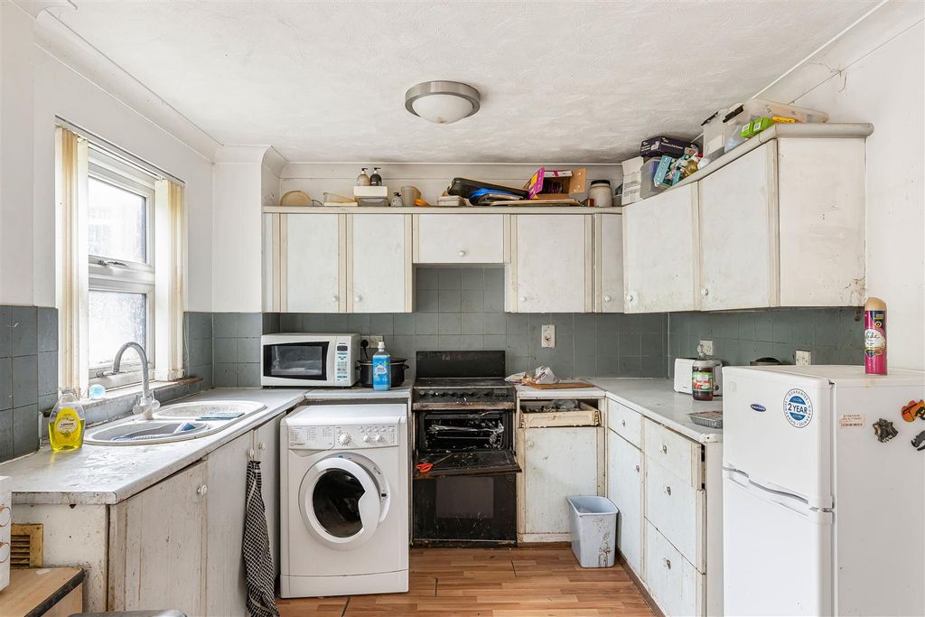 Property photo 3 of 19