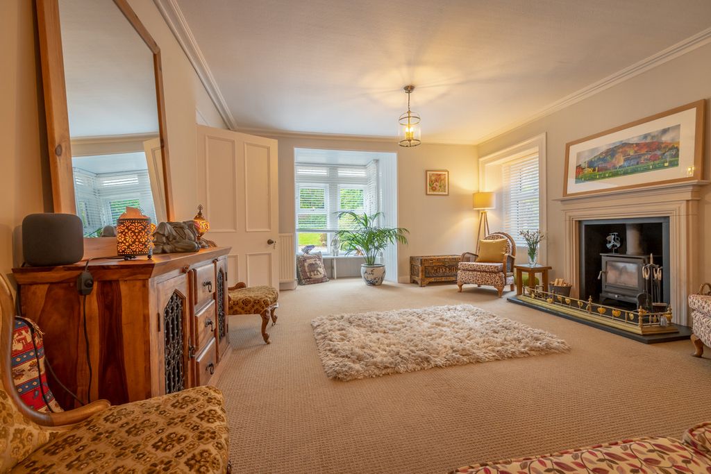 Property photo 2 of 49