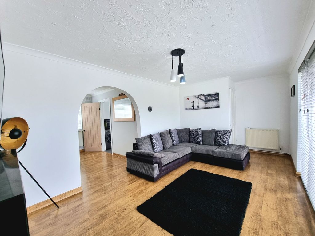 Property photo 3 of 28