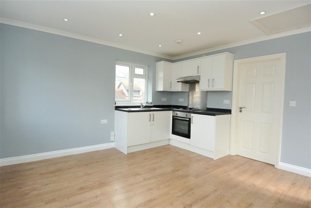 Property photo 3 of 7 Cr Lounge2.Jpg