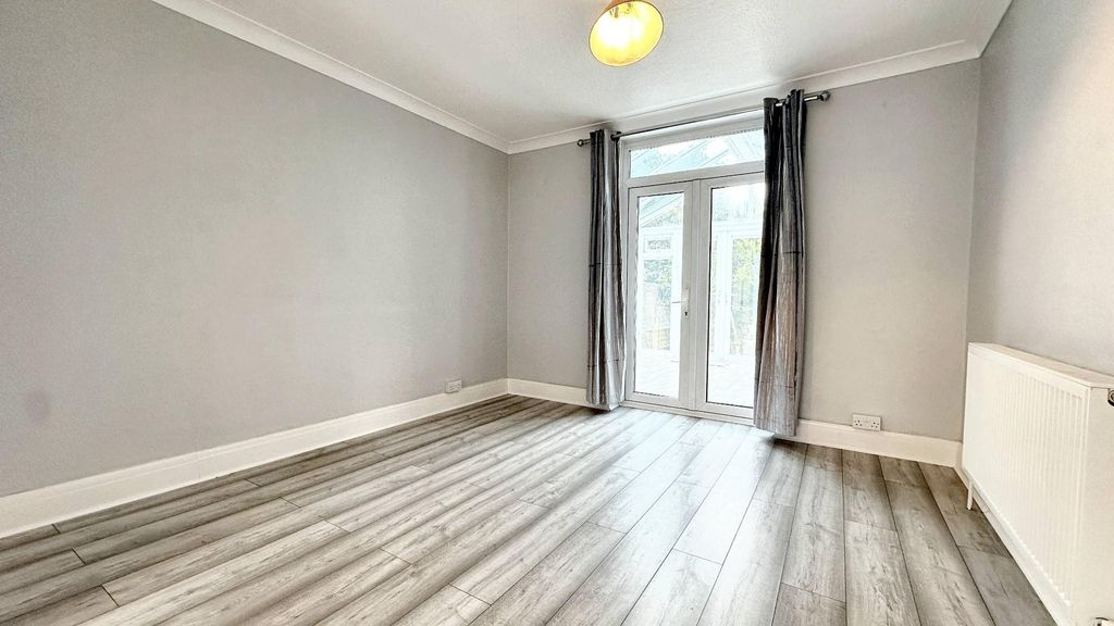 Property photo 2 of 14 Bright Spacious Room With French Patio Doors...