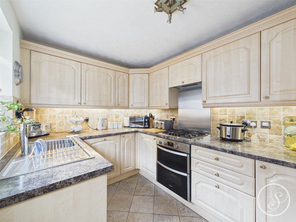 Property photo 2 of 17 Kitchen