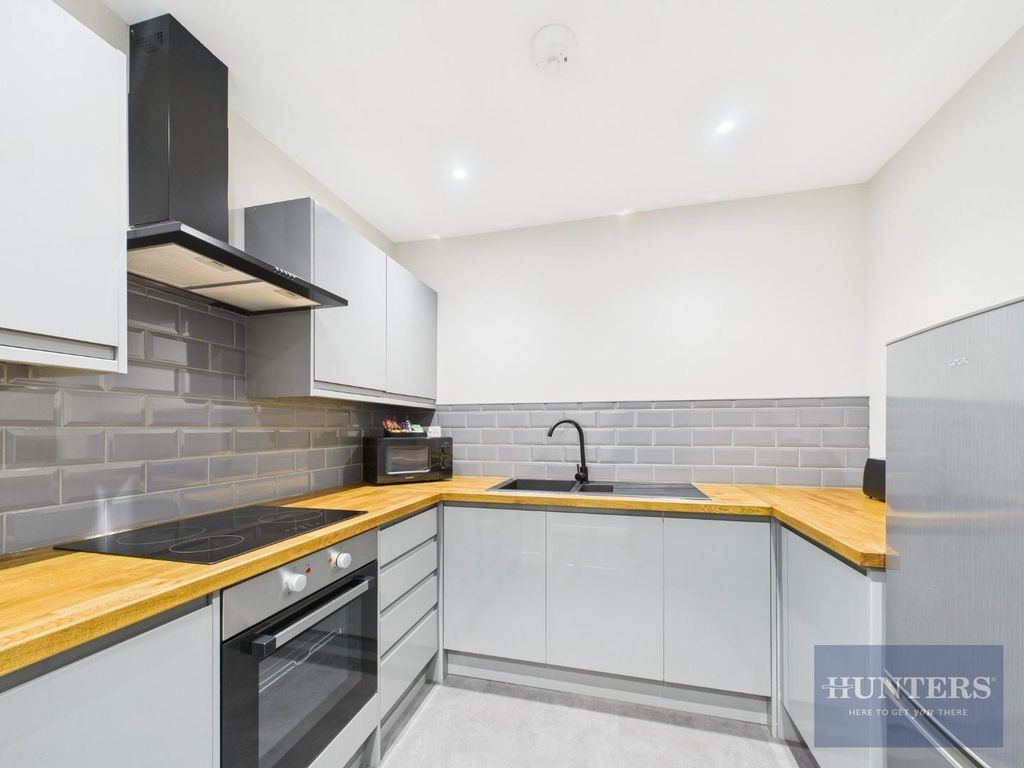 Property photo 3 of 9 Kitchen
