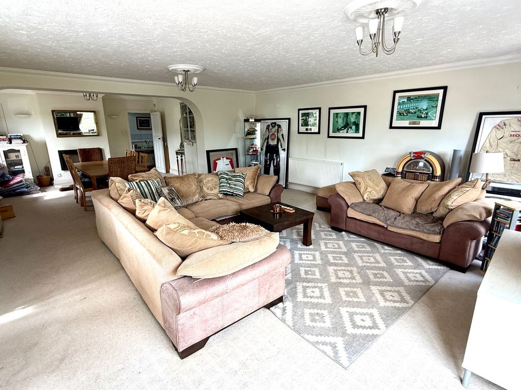 Property photo 3 of 25