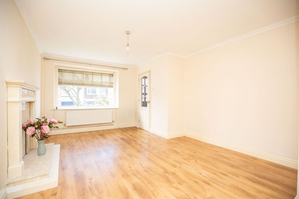 Property photo 3 of 16 Untitled-10