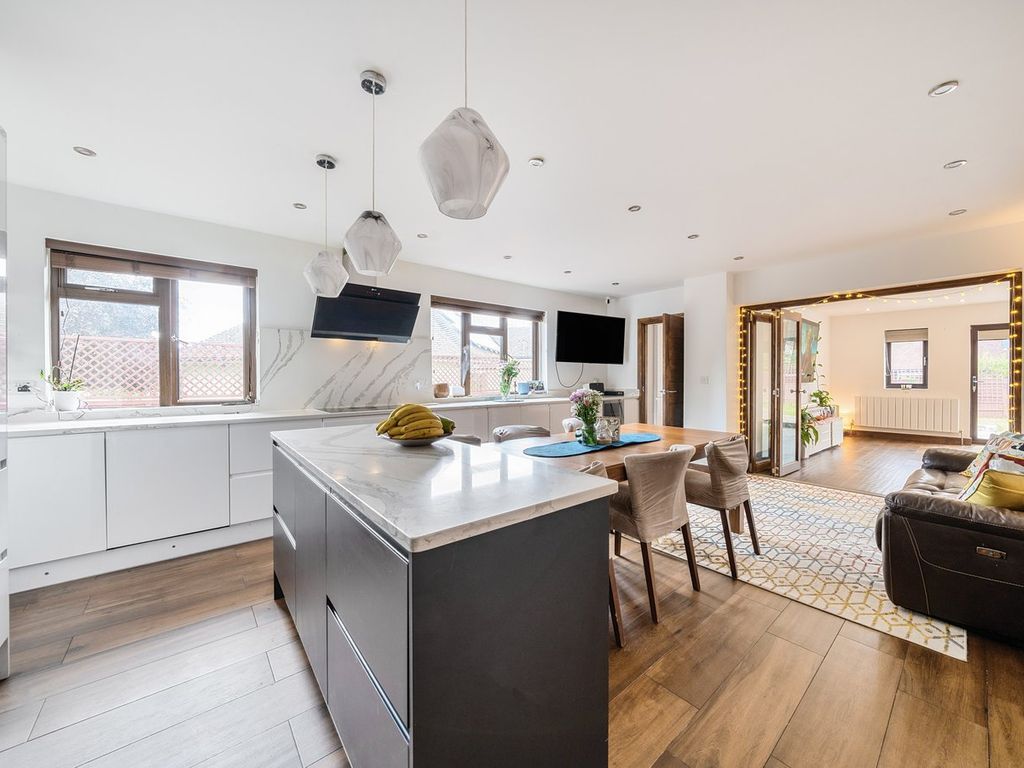 Property photo 2 of 21 Kitchen