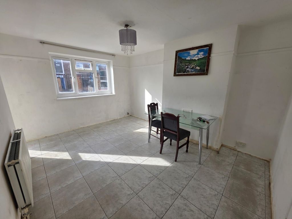 Property photo 1 of 4