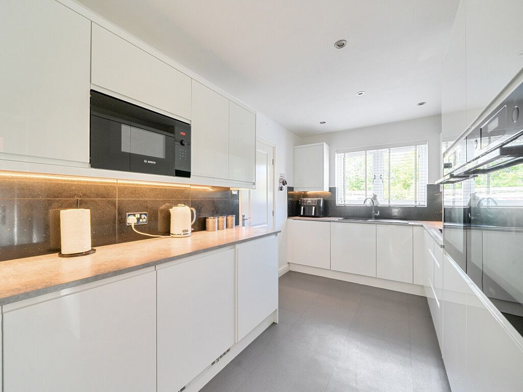 Property photo 2 of 22 1451724-14-69F0c1...