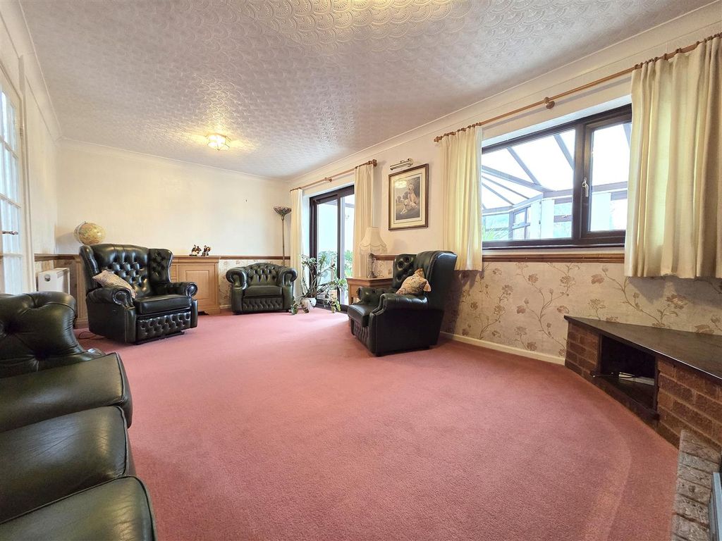 Property photo 3 of 16 Living Room