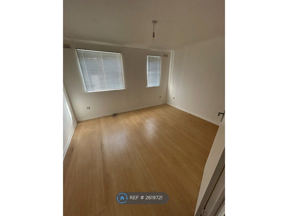 Property photo 2 of 4 Bedroom