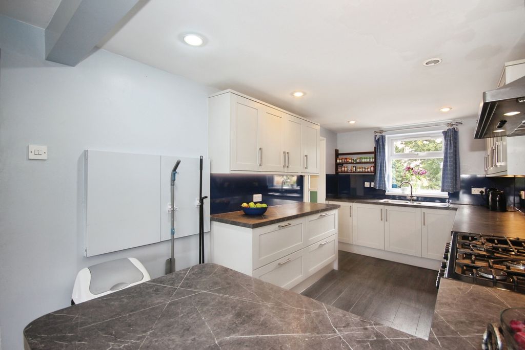 Property photo 3 of 22 Pbox-Img.Jpg
