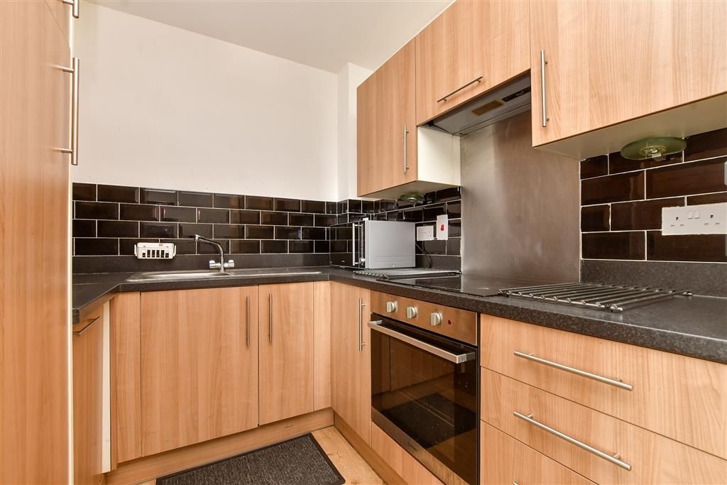 Property photo 3 of 9 Kitchen / Lounge