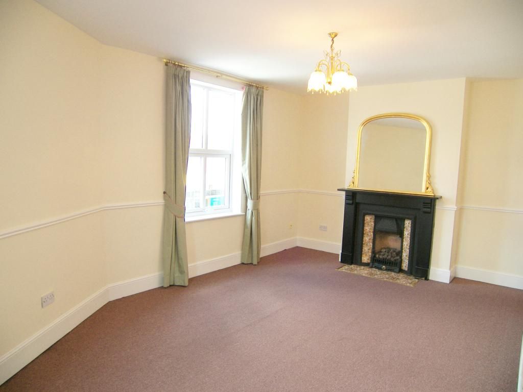 Property photo 3 of 6 Living Room