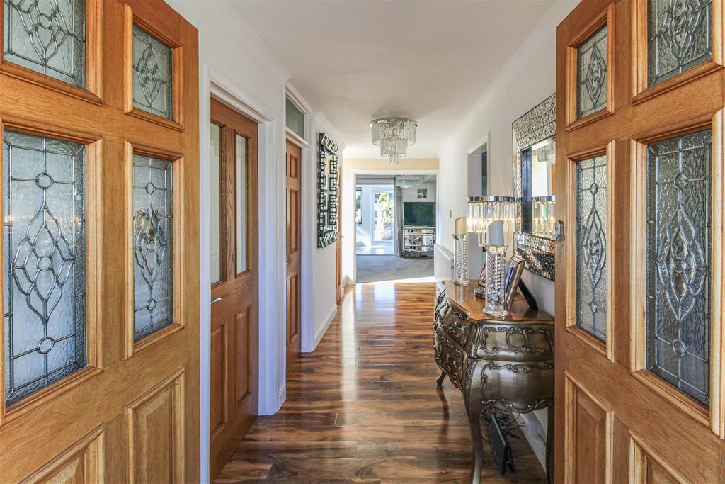 Property photo 2 of 20 Hallway