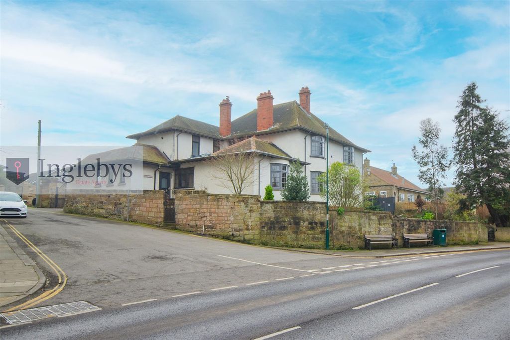 Property photo 3 of 47