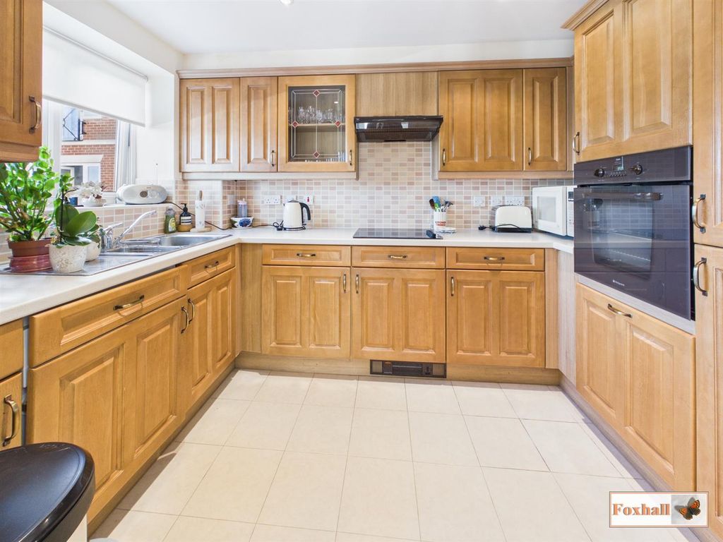 Property photo 3 of 31 Kitchen