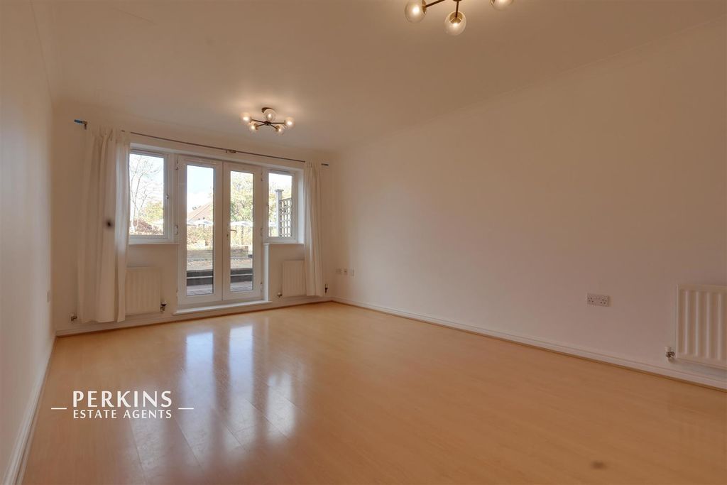 Property photo 1 of 8 Living.Jpg