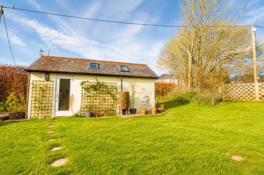 Property photo 3 of 18 4F405E3F-Ecb1-486A-B1Da-7143c8B8091c