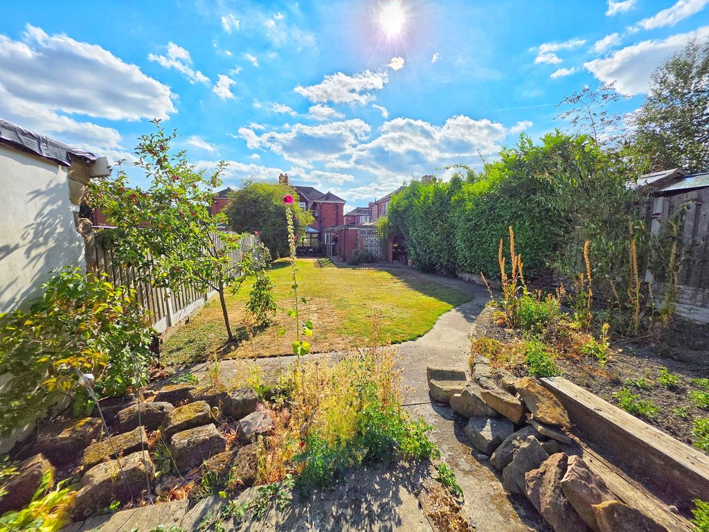 Property photo 2 of 20
