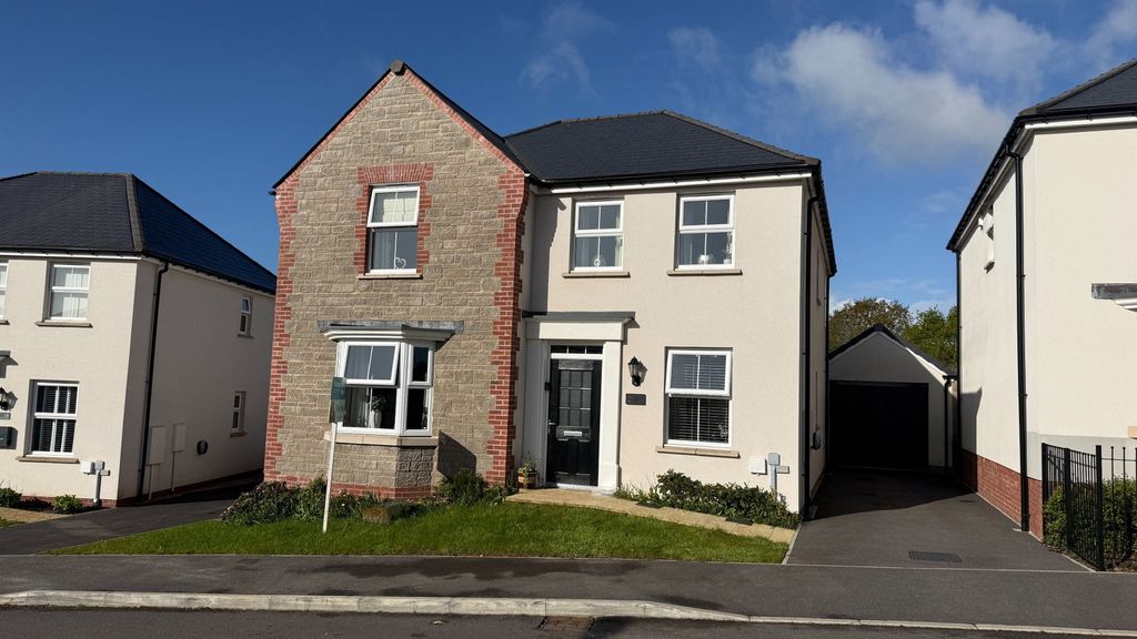 Property photo 1 of 32