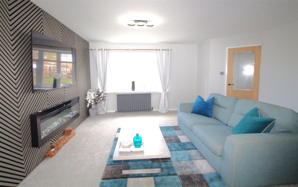 Property photo 2 of 9 Lounge