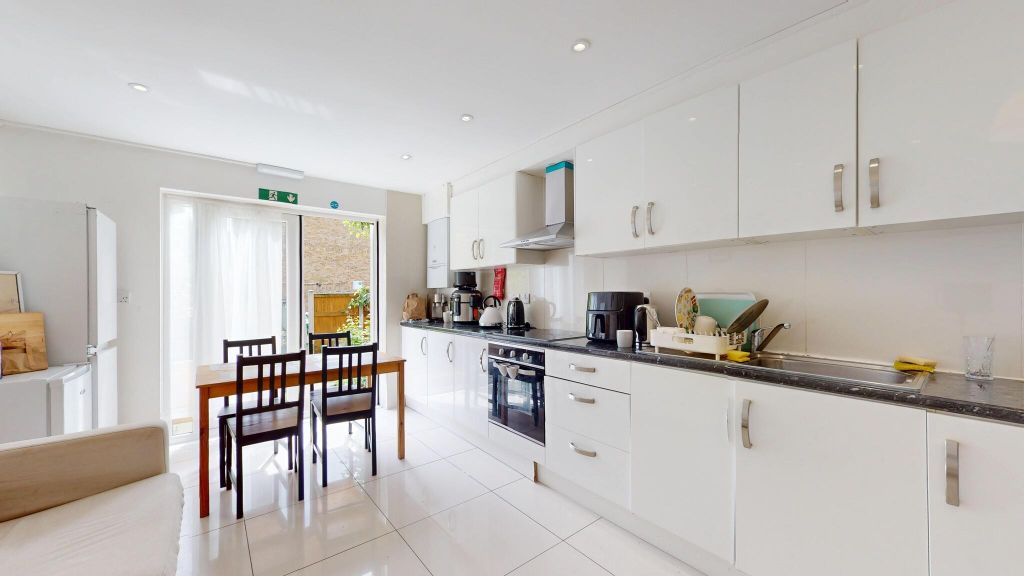 Property photo 2 of 17 Kitchen