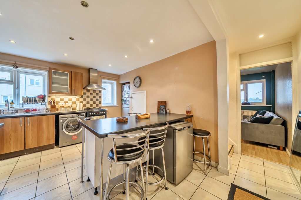 Property photo 2 of 20 1407002-1-698203A...