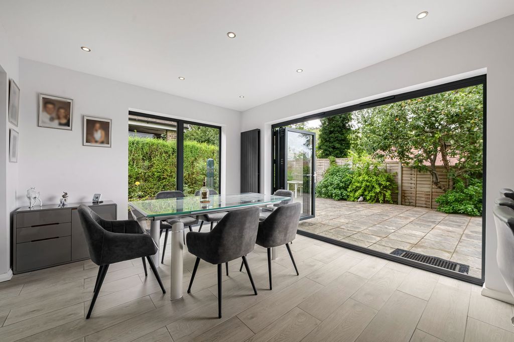 Property photo 3 of 23