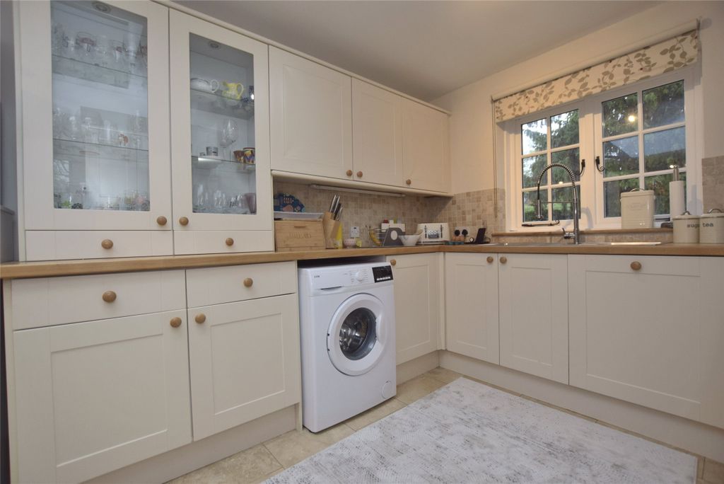 Property photo 2 of 19 Kitchen