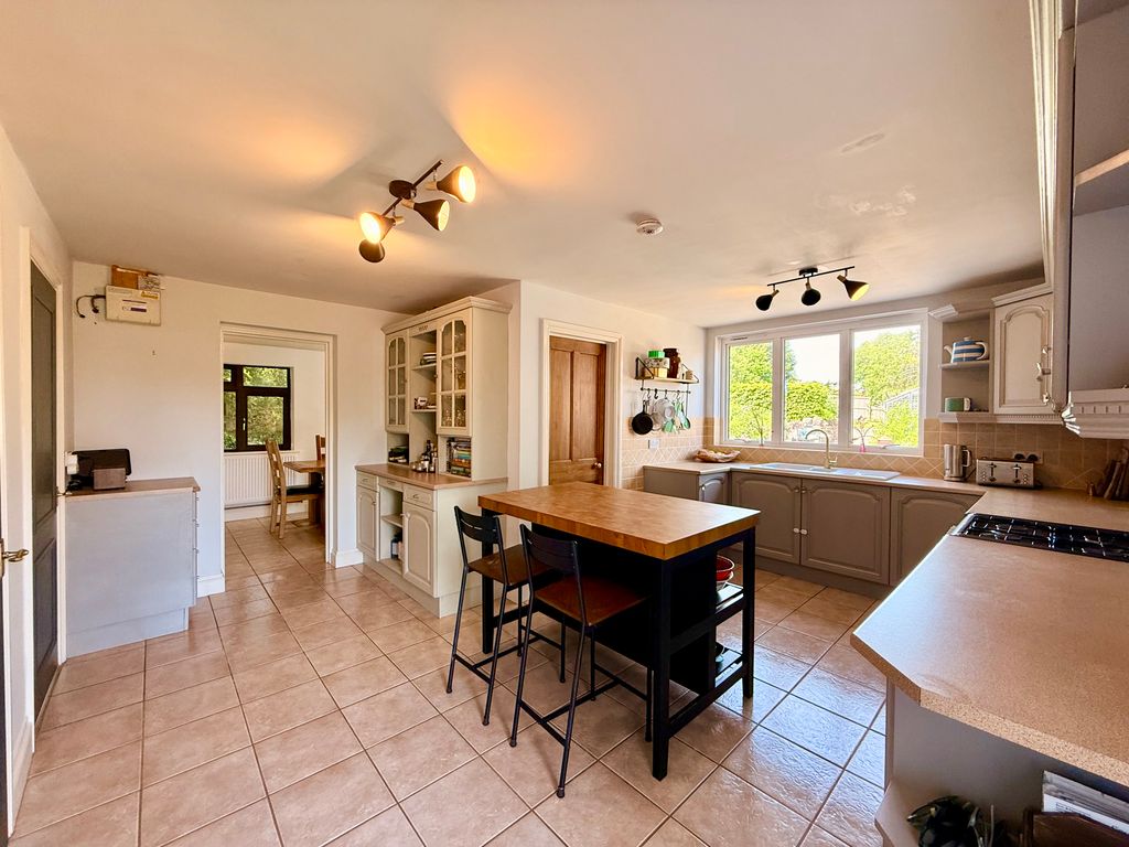 Property photo 2 of 21 Kitchen