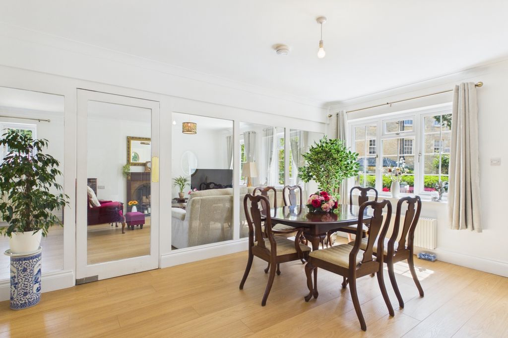 Property photo 2 of 34 Ewemove - Stamford -  Tixover - Dining Room