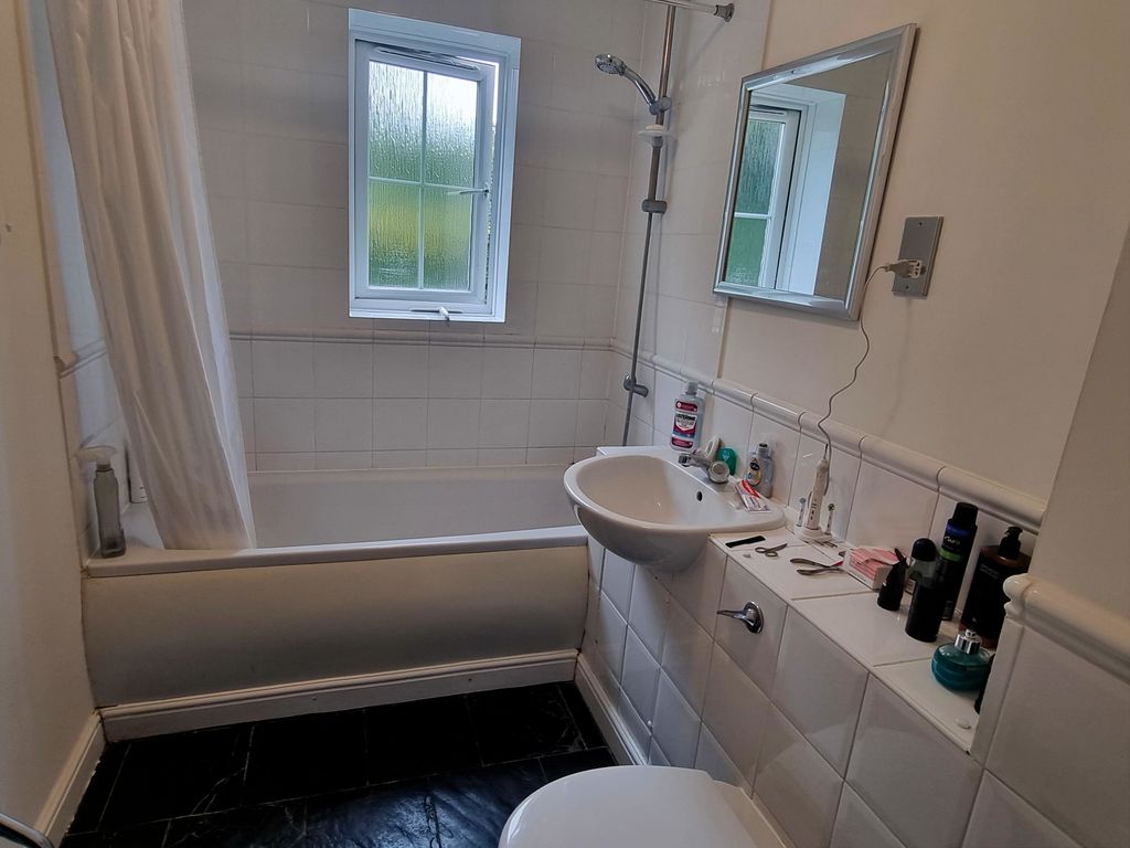 Property photo 2 of 6 Bathroom