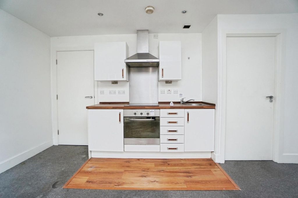 Property photo 2 of 10 Kitchen