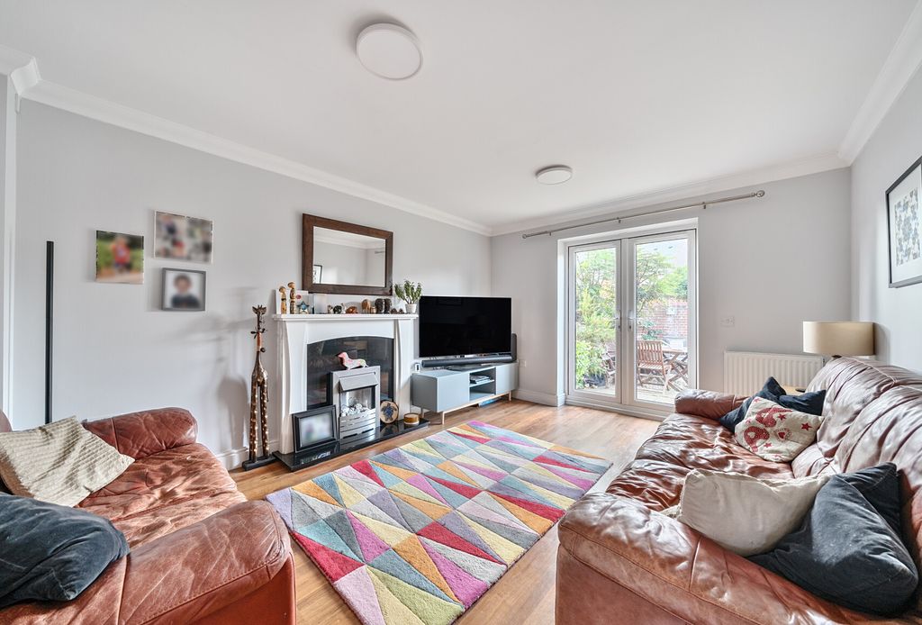 Property photo 3 of 12 1319201-19-686433...
