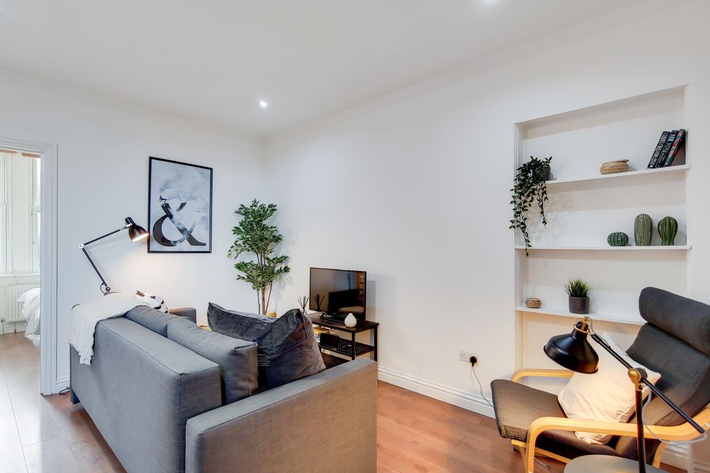 Property photo 2 of 8