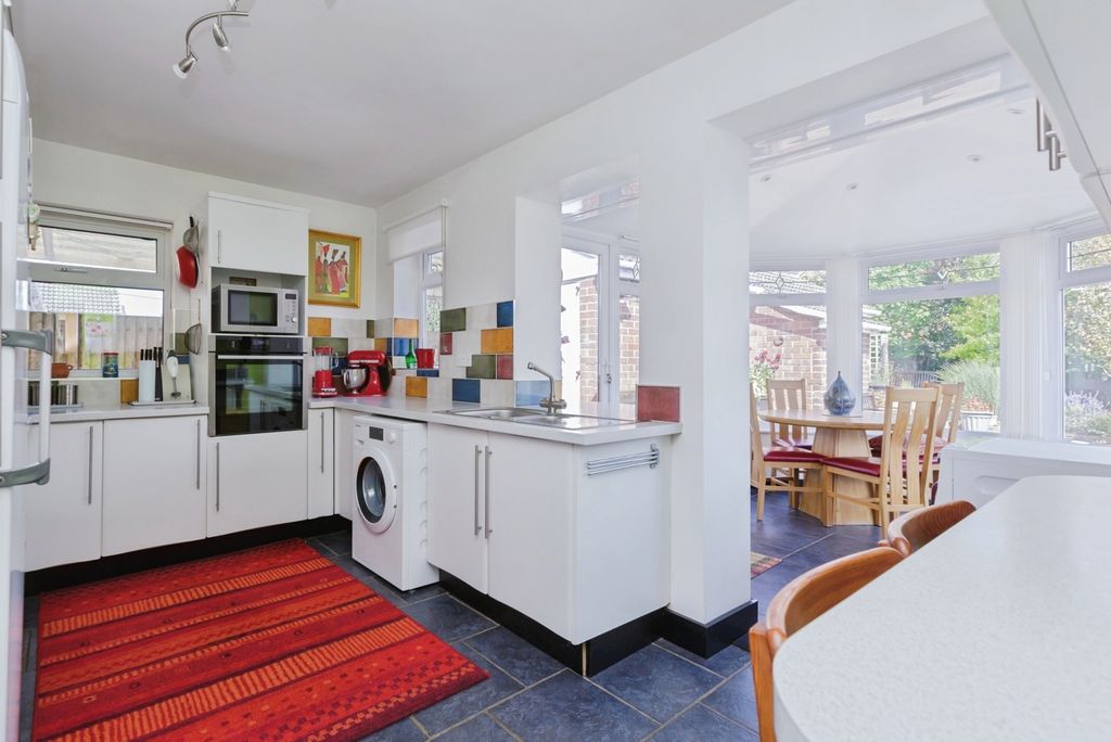 Property photo 3 of 17 Kitchen