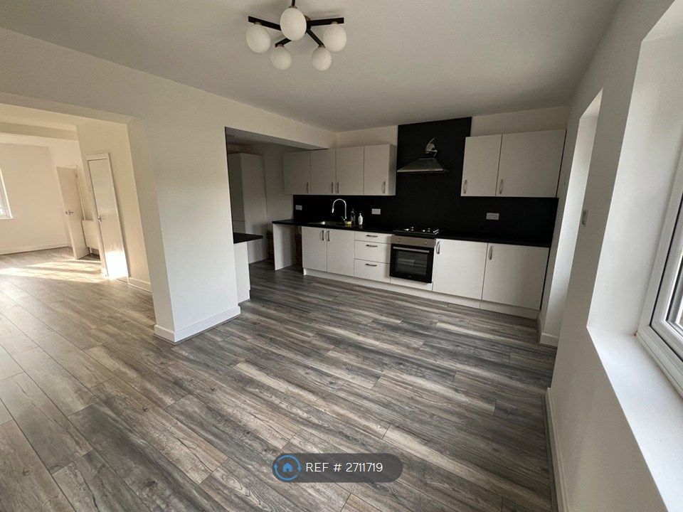 Property photo 3 of 14 Kitchen