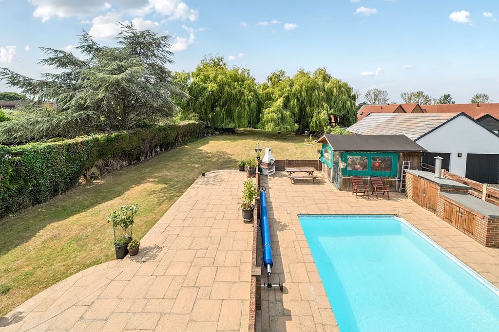 Property photo 3 of 33
