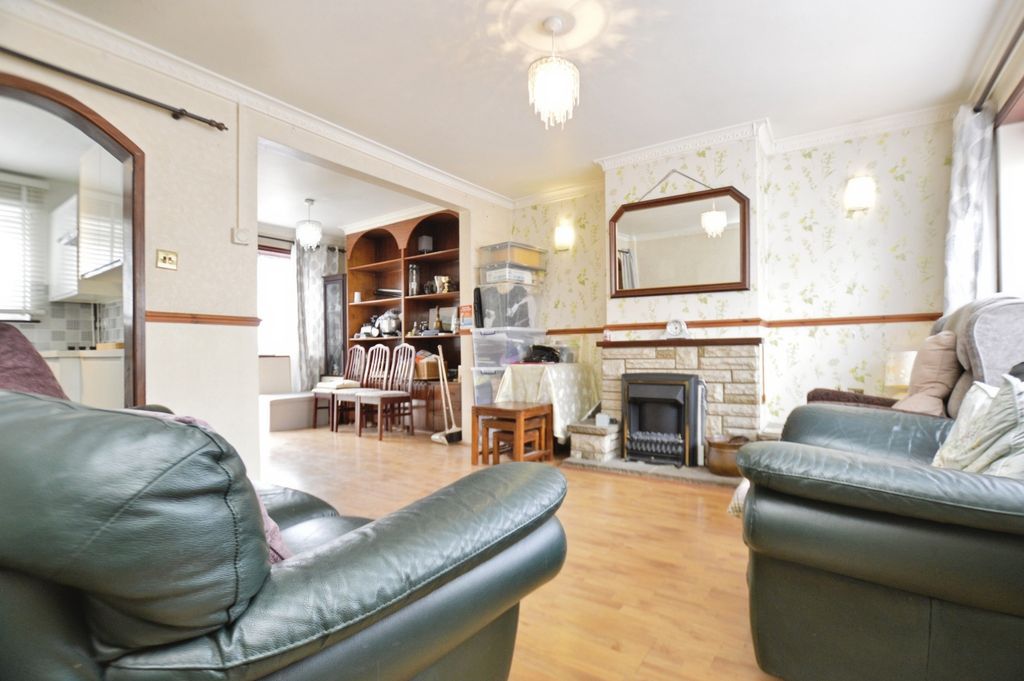 Property photo 3 of 20 Pbox-Img.Jpg