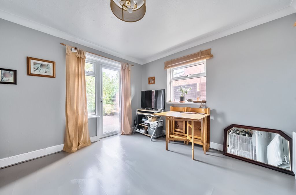 Property photo 3 of 16 1325599-24-6877Af...